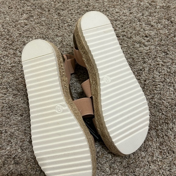 NWT Sandals - Picture 4 of 4